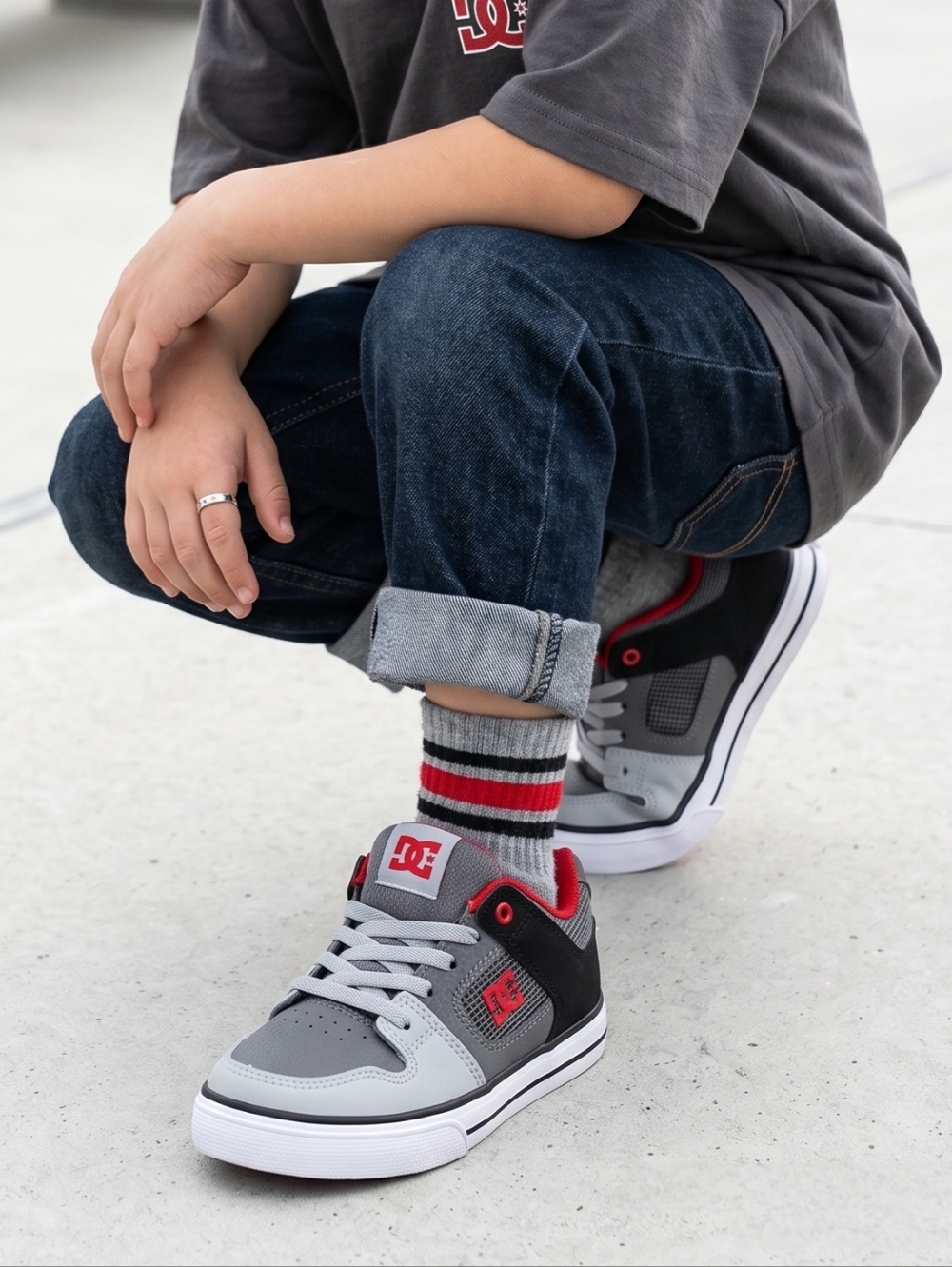 DC Boys Skate Shoes Gray Black Red Size 13.5 Youth Low Top Sneakers Like New